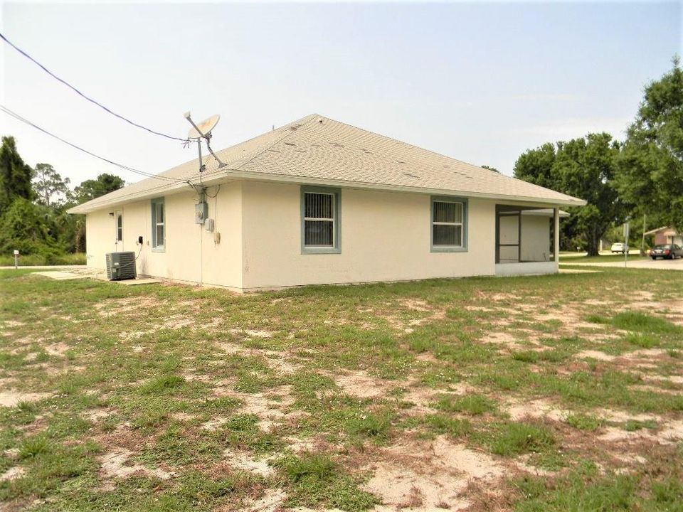 Recently Sold: $159,900 (3 beds, 2 baths, 1584 Square Feet)