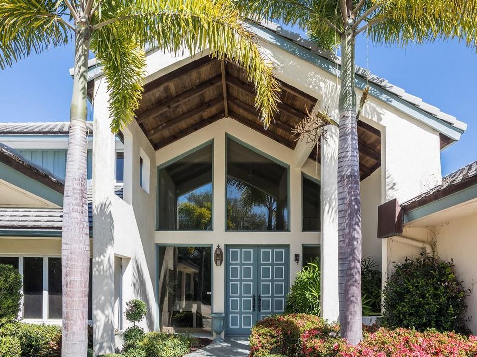 Recently Sold: $1,650,000 (5 beds, 4 baths, 6700 Square Feet)