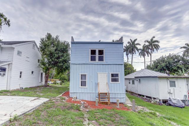 Recently Sold: $109,000 (3 beds, 2 baths, 1566 Square Feet)