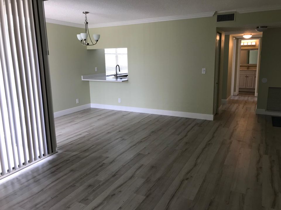 Recently Rented: $1,350 (1 beds, 1 baths, 758 Square Feet)