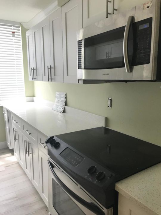 Recently Rented: $1,350 (1 beds, 1 baths, 758 Square Feet)