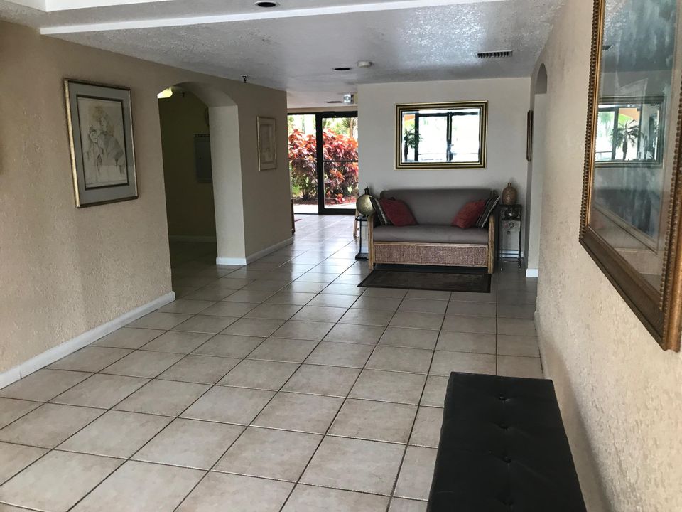 Recently Rented: $1,350 (1 beds, 1 baths, 758 Square Feet)