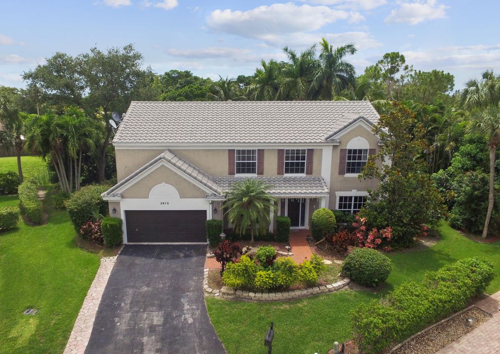 Recently Sold: $510,000 (6 beds, 3 baths, 2863 Square Feet)