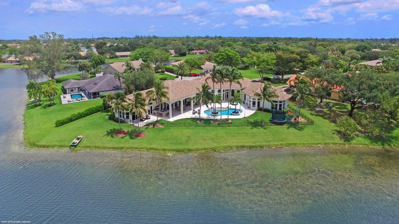 Recently Sold: $2,195,000 (5 beds, 7 baths, 7663 Square Feet)