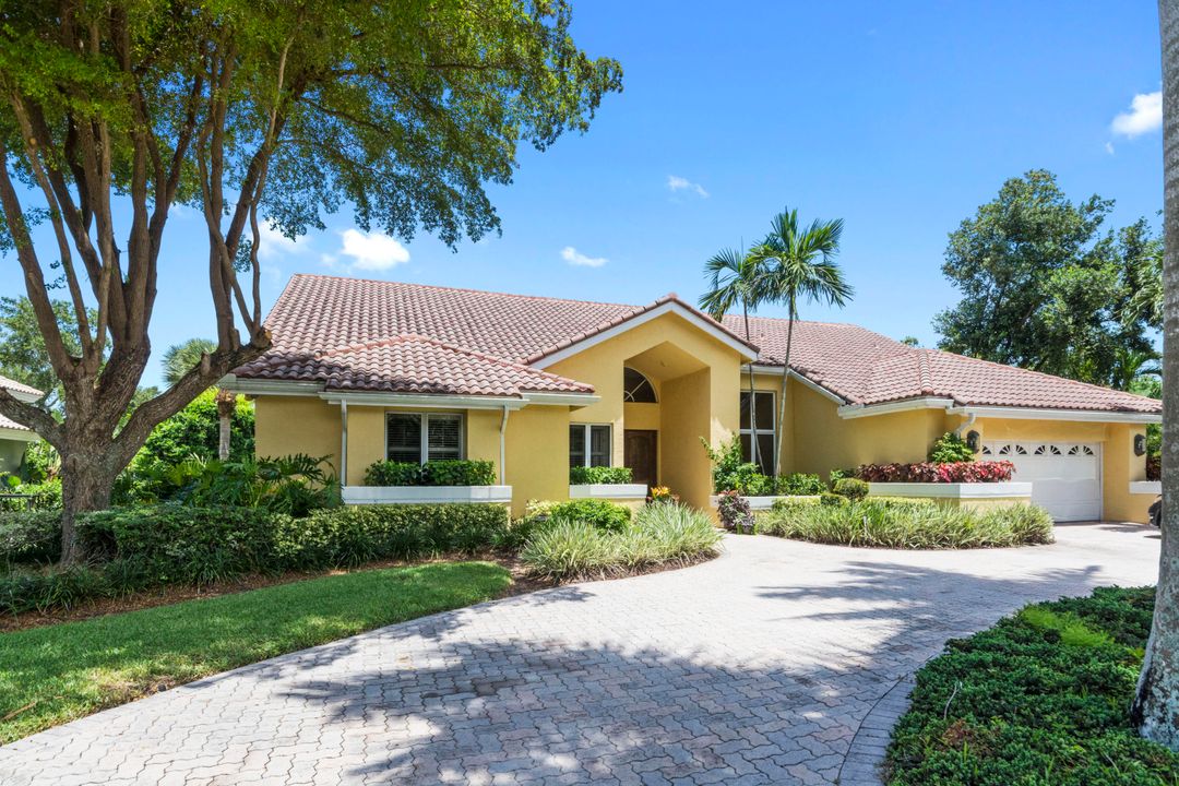 Recently Sold: $825,000 (3 beds, 2 baths, 3012 Square Feet)