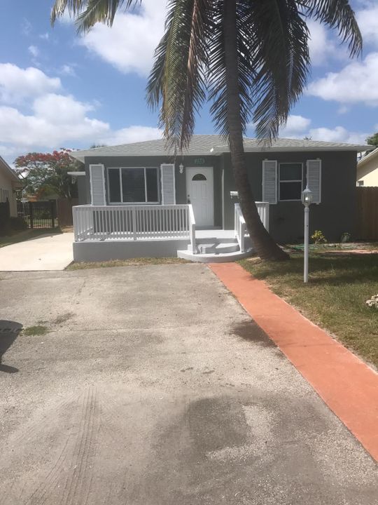 Recently Sold: $1,800 (2 beds, 1 baths, 1018 Square Feet)
