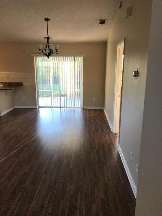 Recently Rented: $1,600 (3 beds, 2 baths, 1242 Square Feet)
