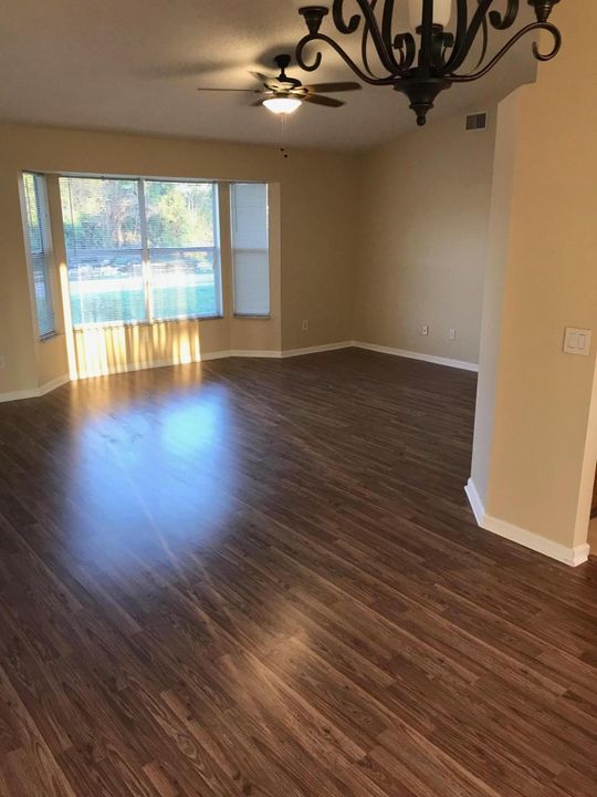 Recently Rented: $1,600 (3 beds, 2 baths, 1242 Square Feet)