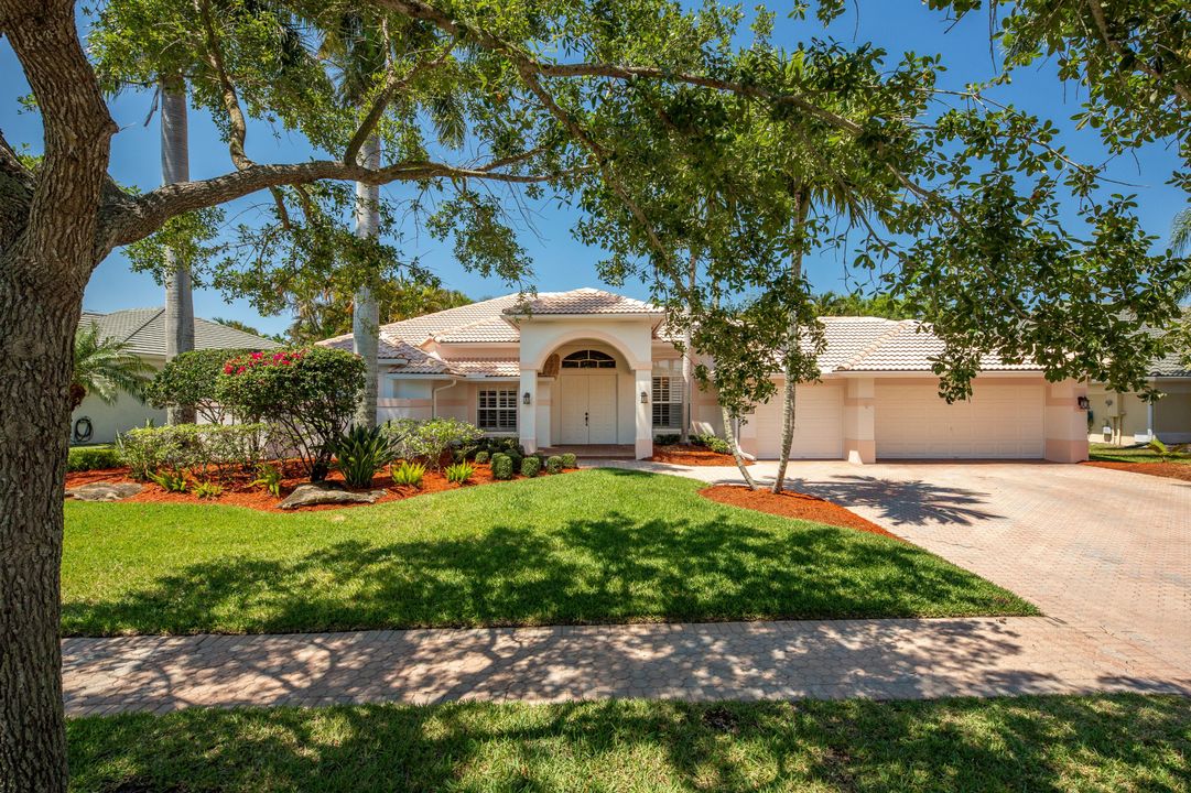 最近售出: $539,900 (4 贝兹, 3 浴室, 2615 平方英尺)