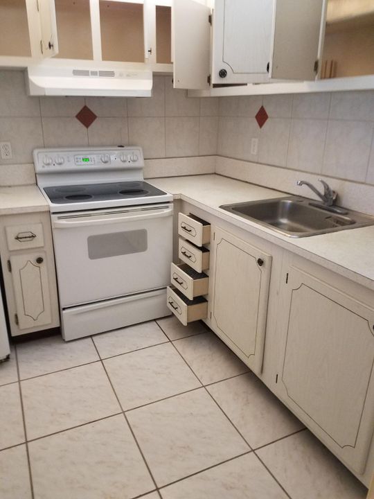 Recently Rented: $1,000 (1 beds, 1 baths, 685 Square Feet)