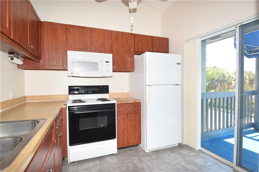 Recently Rented: $1,400 (2 beds, 2 baths, 961 Square Feet)