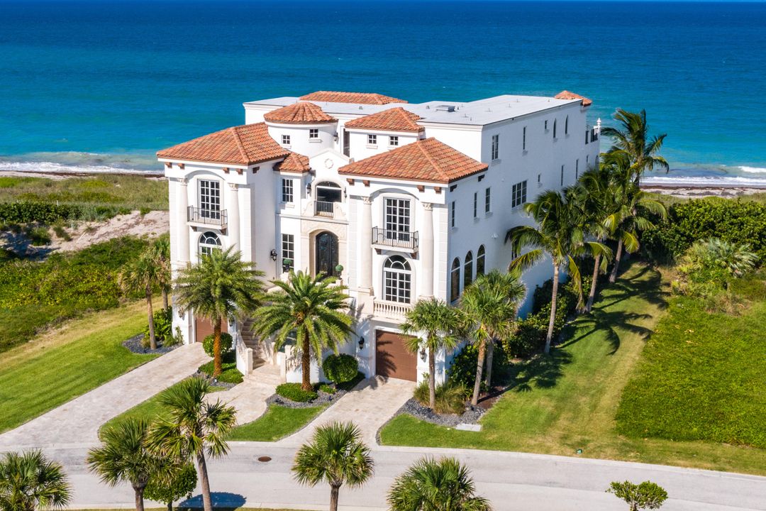 Recently Sold: $5,475,000 (6 beds, 7 baths, 9504 Square Feet)