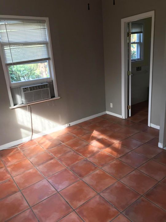 Recently Rented: $1,050 (1 beds, 1 baths, 1772 Square Feet)
