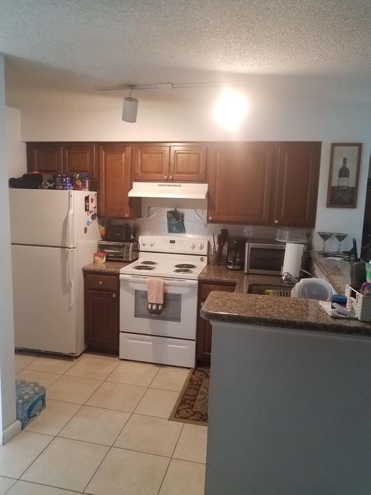 Recently Rented: $1,250 (1 beds, 1 baths, 702 Square Feet)