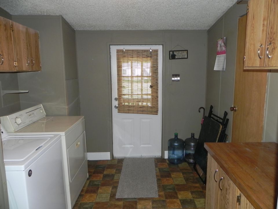 Recently Sold: $79,000 (3 beds, 2 baths, 1537 Square Feet)