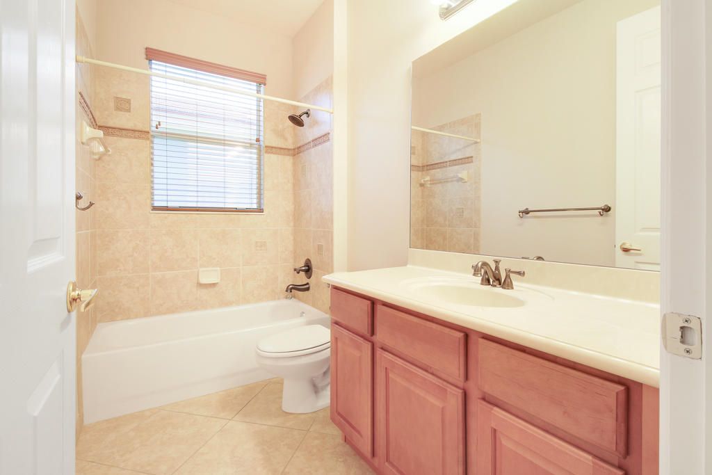 Недавно арендовано: $3,000 (4 спален, 3 ванн, 2818 Квадратных фут)
