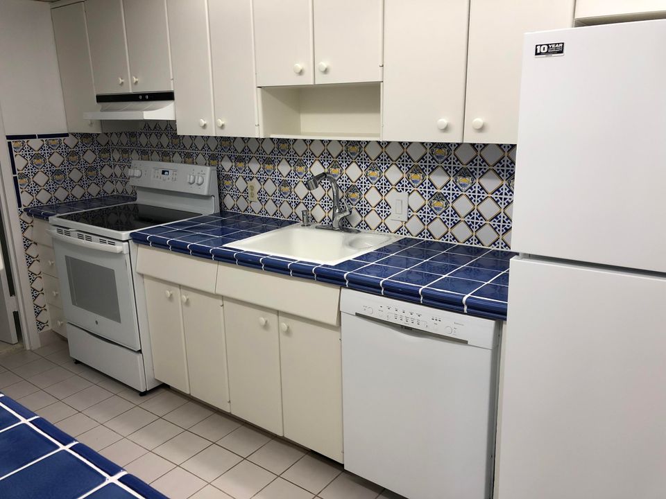 Recientemente alquilado: $4,950 (2 camas, 2 baños, 1201 Pies cuadrados)