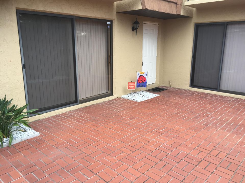 Recently Rented: $1,350 (2 beds, 2 baths, 1328 Square Feet)