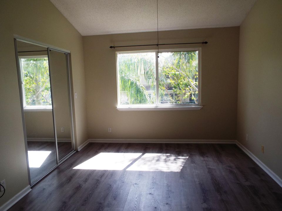 Recently Rented: $1,475 (2 beds, 2 baths, 1201 Square Feet)