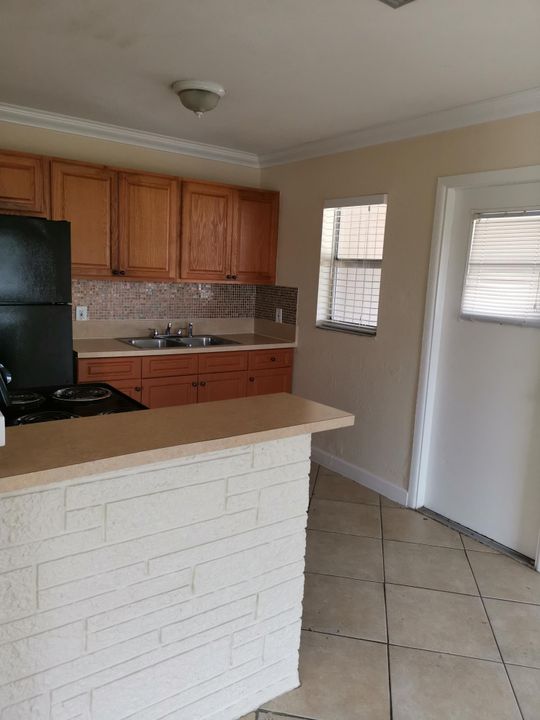 Recently Rented: $1,650 (3 beds, 1 baths, 1045 Square Feet)