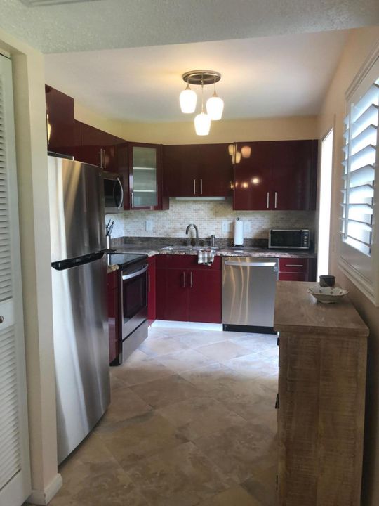 Recently Rented: $1,900 (2 beds, 2 baths, 1400 Square Feet)