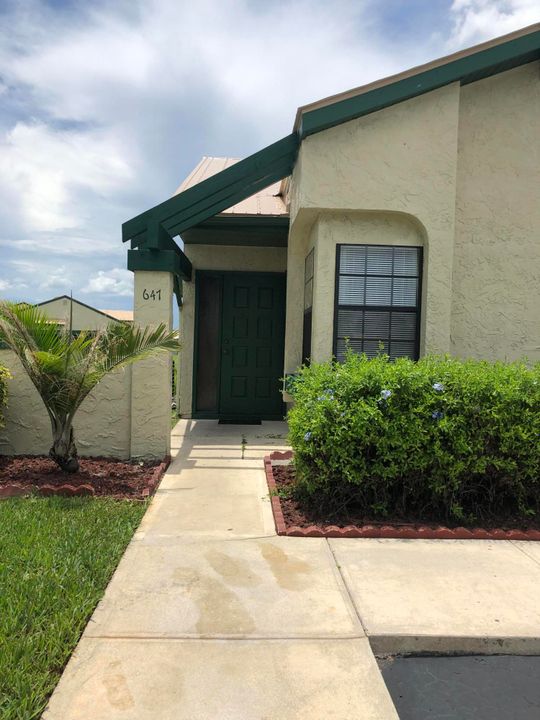 Recently Sold: $130,000 (3 beds, 2 baths, 1061 Square Feet)