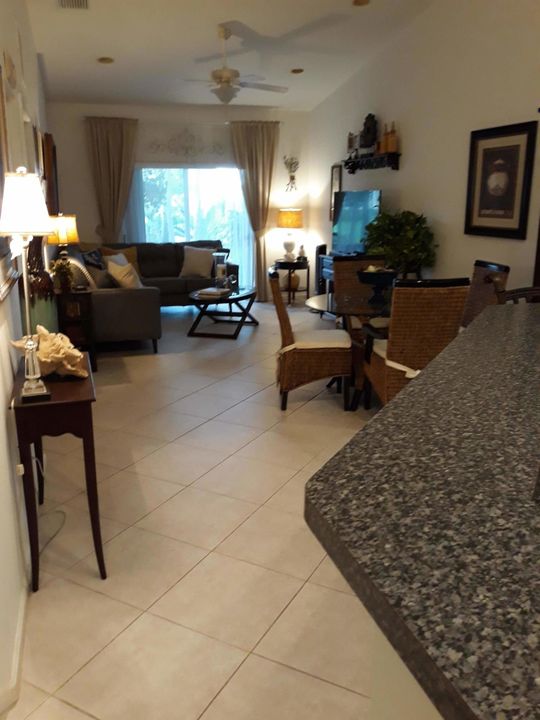 Recientemente alquilado: $1,600 (2 camas, 2 baños, 1259 Pies cuadrados)