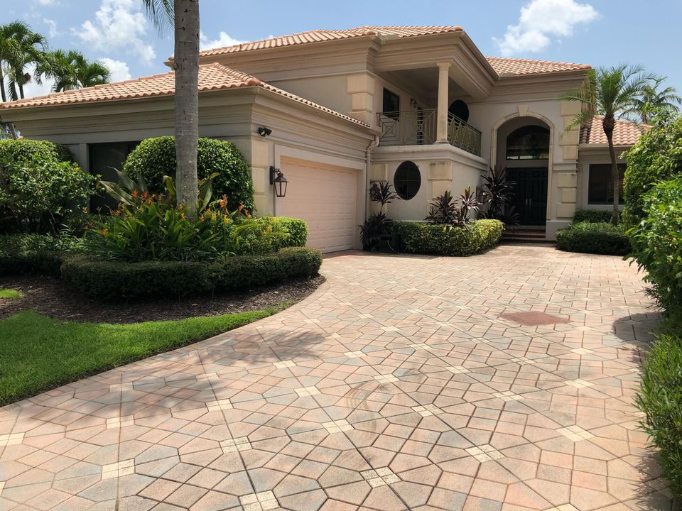 Recently Sold: $965,000 (4 beds, 4 baths, 4193 Square Feet)