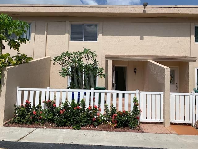 Recently Sold: $229,000 (3 beds, 2 baths, 1326 Square Feet)