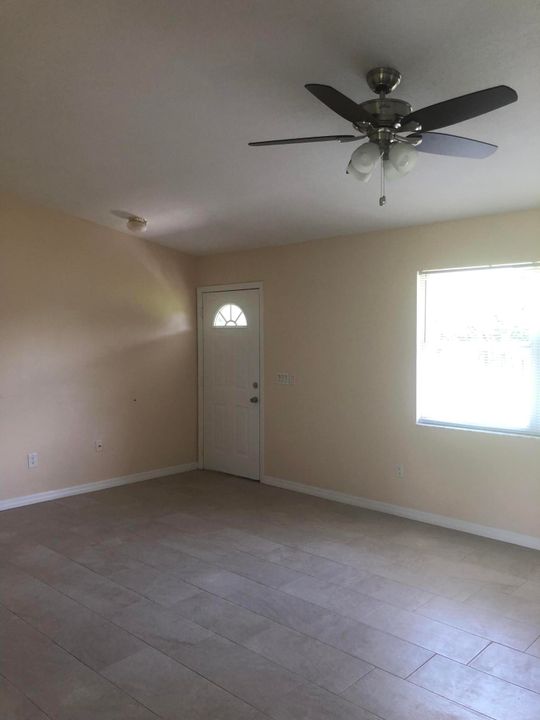 Recently Rented: $1,800 (2 beds, 1 baths, 912 Square Feet)