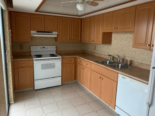 Recently Sold: $1,600 (2 beds, 2 baths, 1255 Square Feet)