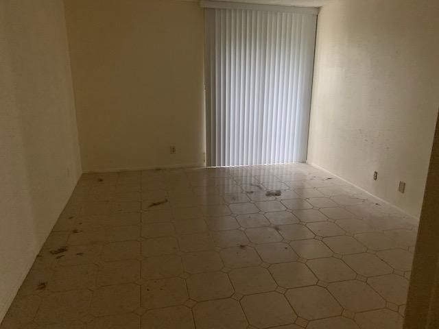 Vendido Recientemente: $1,600 (2 camas, 2 baños, 1255 Pies cuadrados)