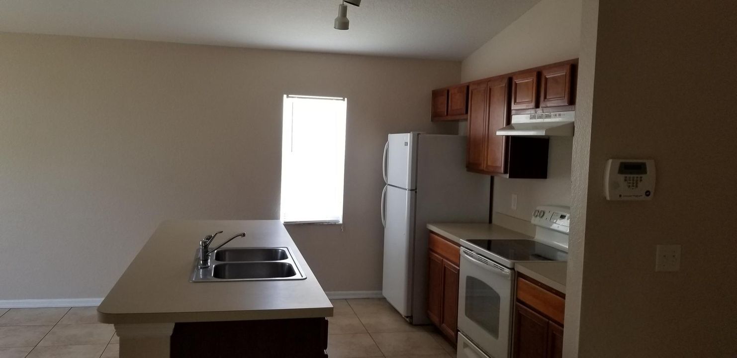 Recently Rented: $1,375 (3 beds, 2 baths, 1331 Square Feet)