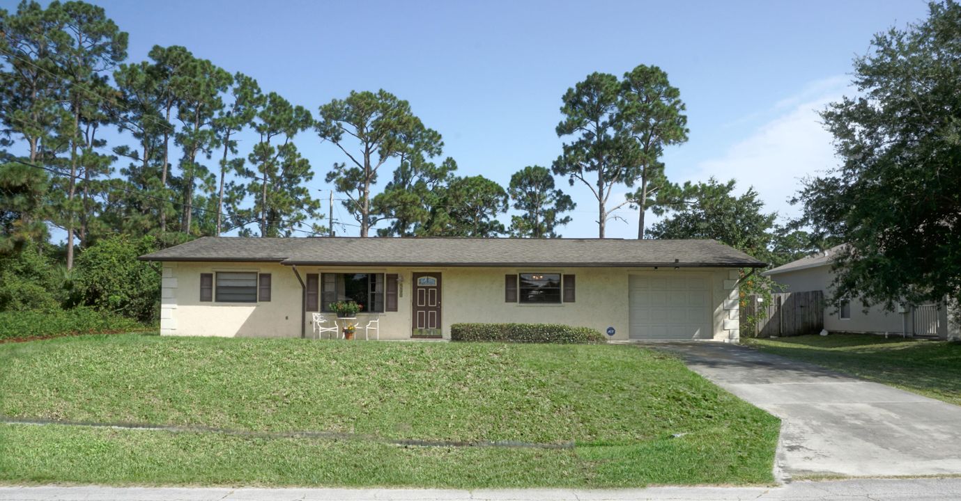 Recently Sold: $169,000 (3 beds, 2 baths, 1242 Square Feet)