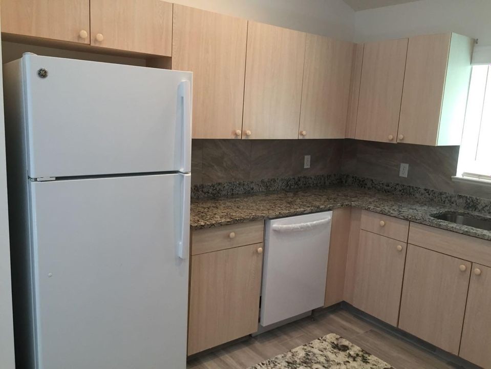 Recently Rented: $1,995 (3 beds, 2 baths, 1512 Square Feet)