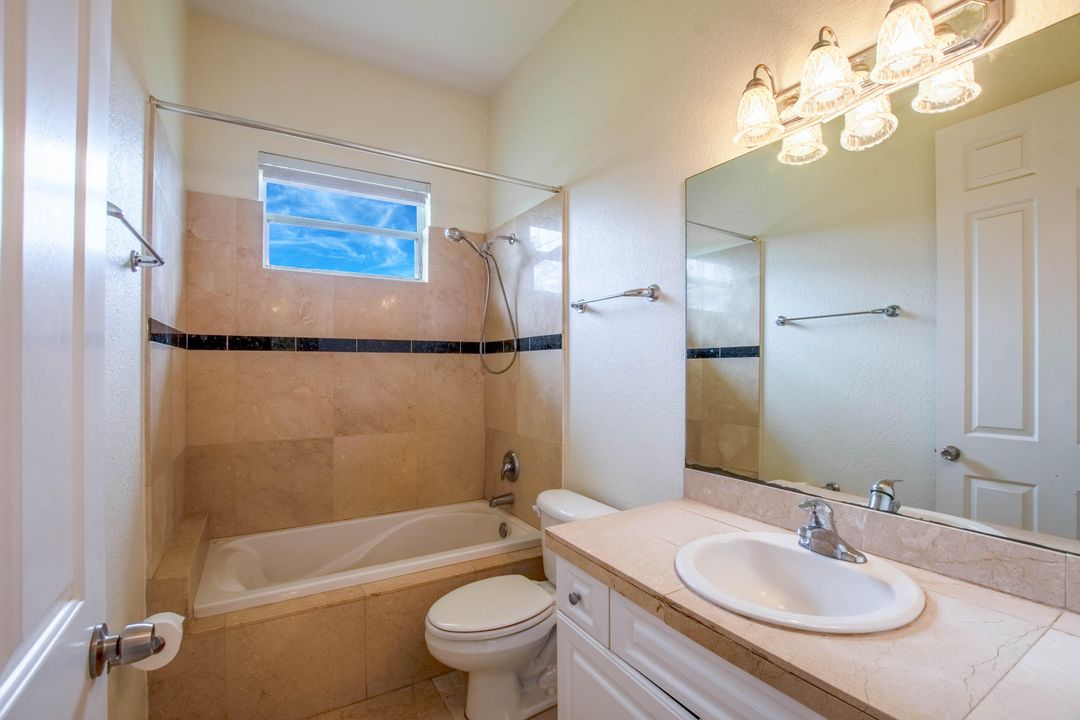 最近租的: $2,700 (3 贝兹, 3 浴室, 2840 平方英尺)