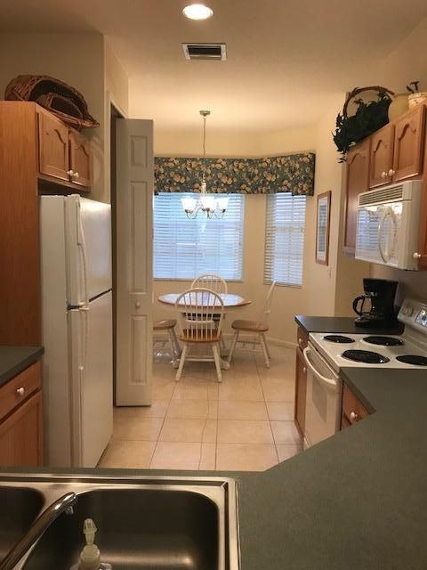 Recently Rented: $2,000 (3 beds, 2 baths, 1653 Square Feet)