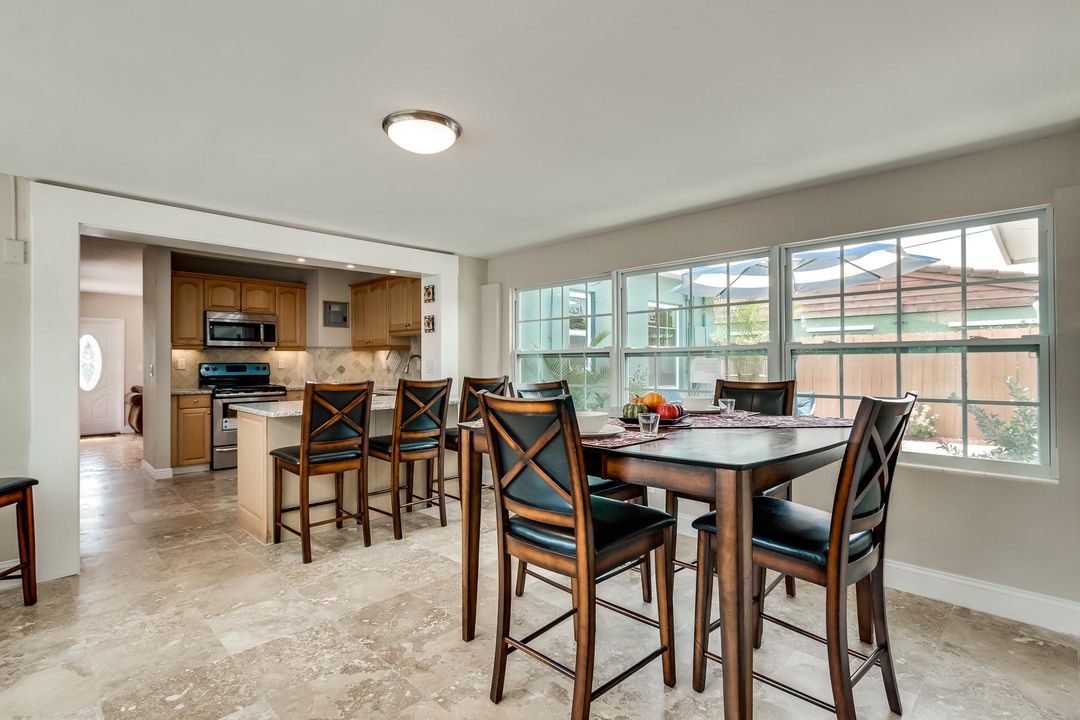 Recently Sold: $305,000 (3 beds, 2 baths, 963 Square Feet)