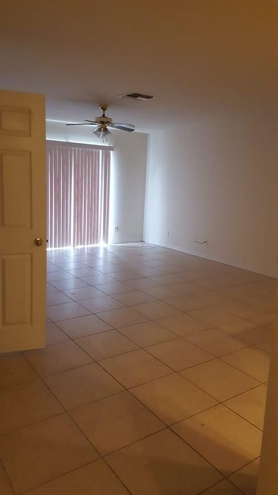 Recently Rented: $1,500 (3 beds, 2 baths, 1490 Square Feet)