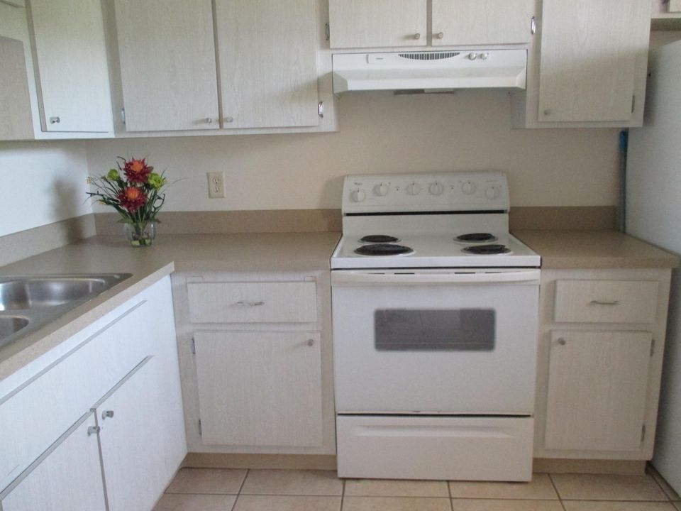 Recently Rented: $1,100 (2 beds, 1 baths, 1014 Square Feet)
