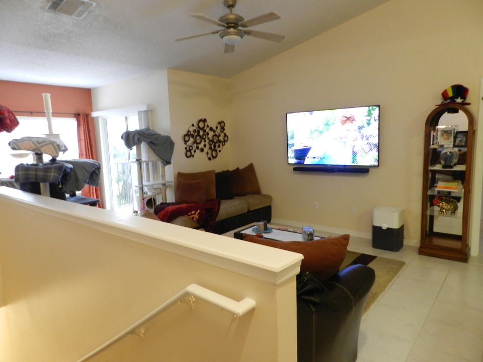 Vendido Recientemente: $160,000 (2 camas, 2 baños, 1126 Pies cuadrados)