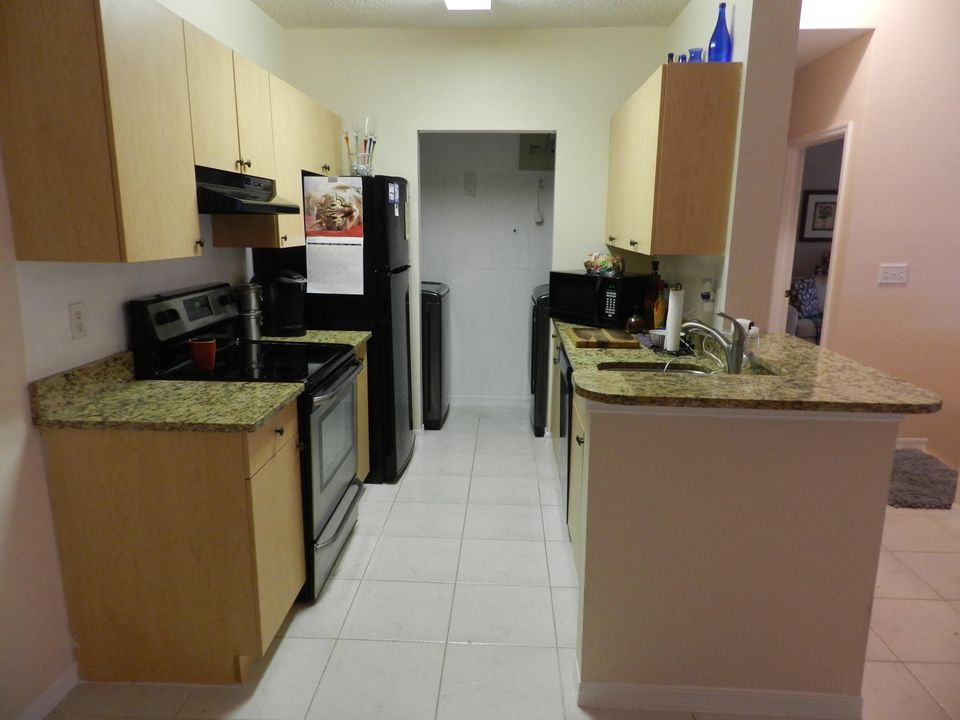 Vendido Recientemente: $160,000 (2 camas, 2 baños, 1126 Pies cuadrados)