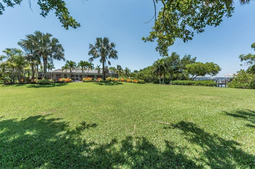 Recently Sold: $1,095,000 (3 beds, 2 baths, 2200 Square Feet)