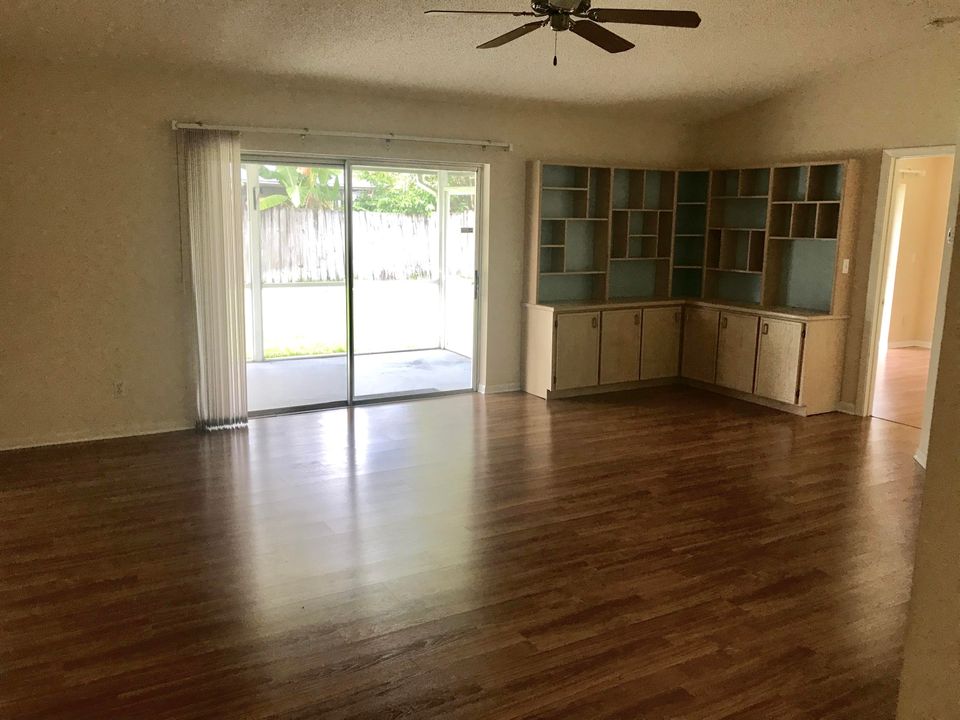 Vendido Recientemente: $289,950 (3 camas, 2 baños, 1314 Pies cuadrados)