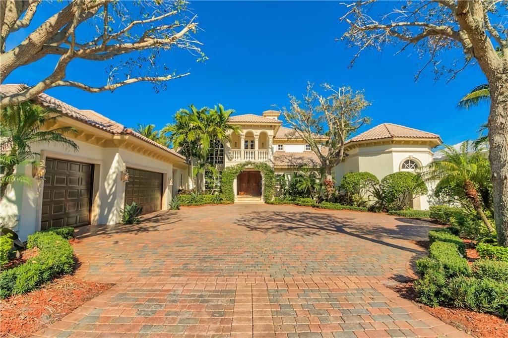 Recently Sold: $3,500,000 (5 beds, 5 baths, 6527 Square Feet)