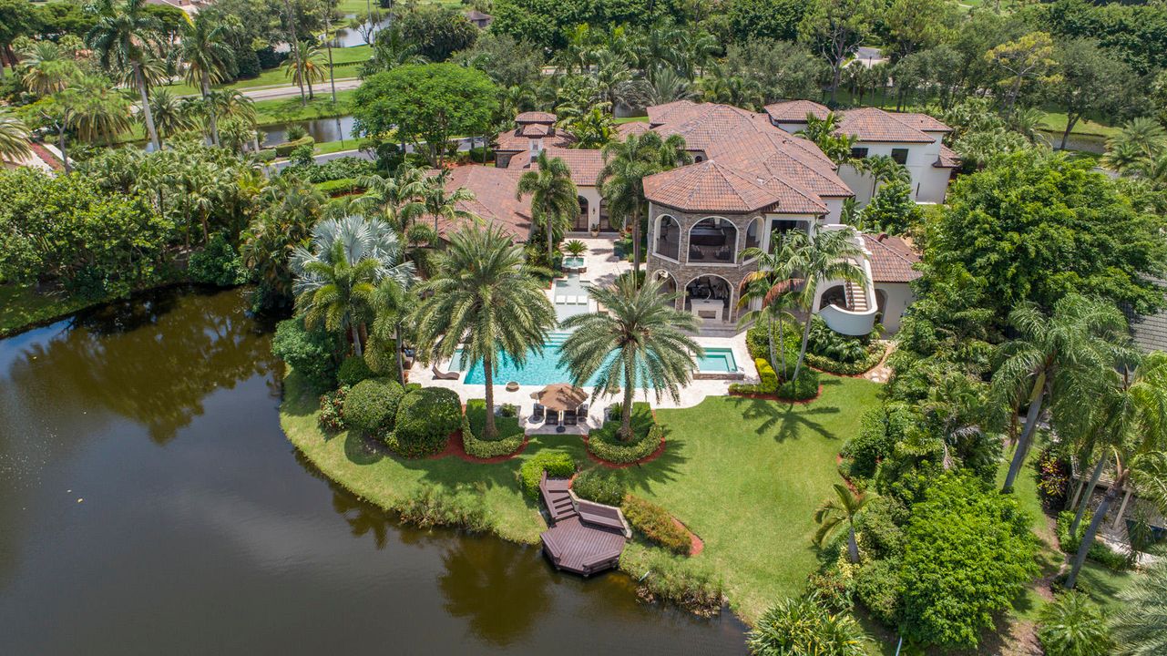Recently Sold: $5,875,000 (6 beds, 6 baths, 10196 Square Feet)