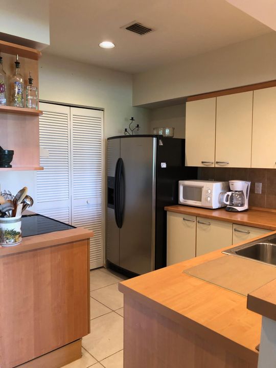 Recently Rented: $3,200 (2 beds, 2 baths, 1458 Square Feet)