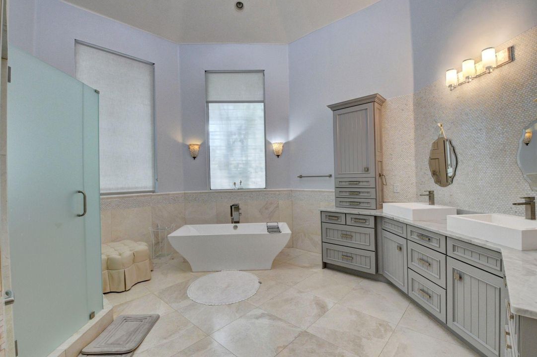 Недавно арендовано: $15,000 (4 спален, 4 ванн, 4677 Квадратных фут)