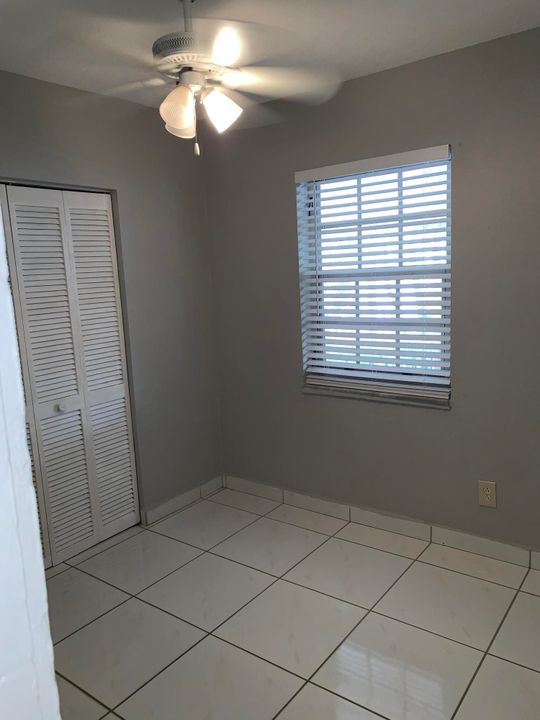 Recently Rented: $1,900 (3 beds, 2 baths, 1400 Square Feet)