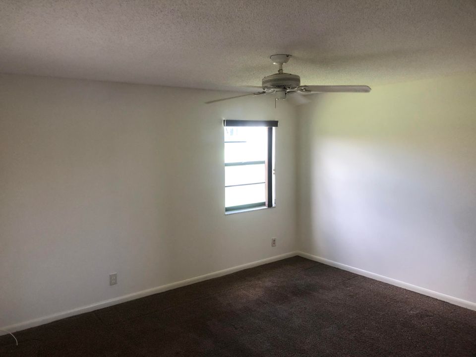 Recently Sold: $180,000 (3 beds, 2 baths, 1685 Square Feet)